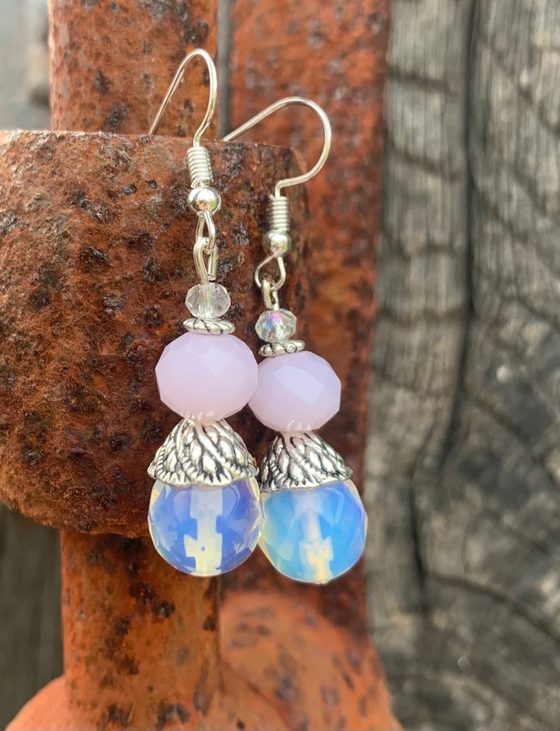 Boucles d'oreilles pendantes avec perles en verre de couleur transparente et rose image 3