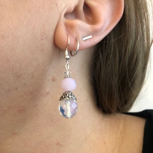 Boucles d'oreilles pendantes avec perles en verre de couleur transparente et rose image 7