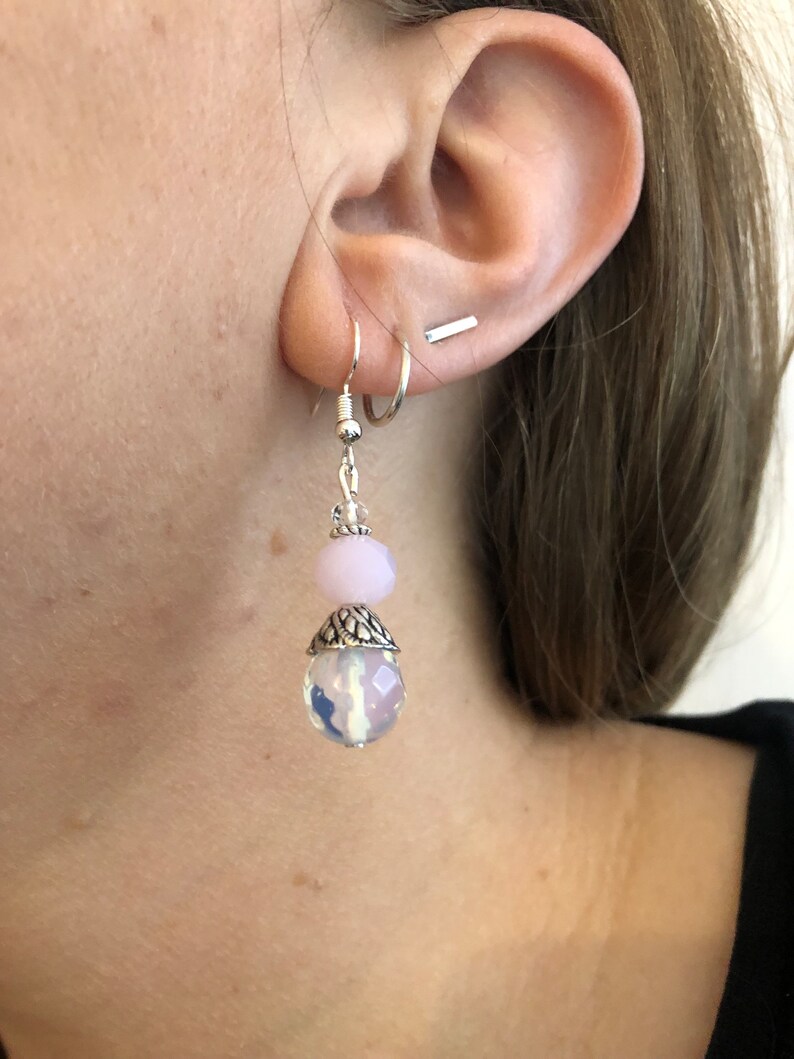 Boucles d'oreilles pendantes avec perles en verre de couleur transparente et rose image 7