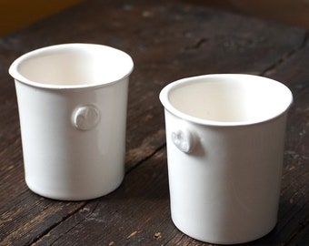 Cremeweiße Espressotasse aus Steingut, inspiriert von einem Pappbecher