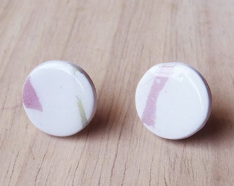 Round earrings in white and pink ceramic