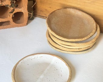 Set mit 6 kleinen Untertassen aus Steingut