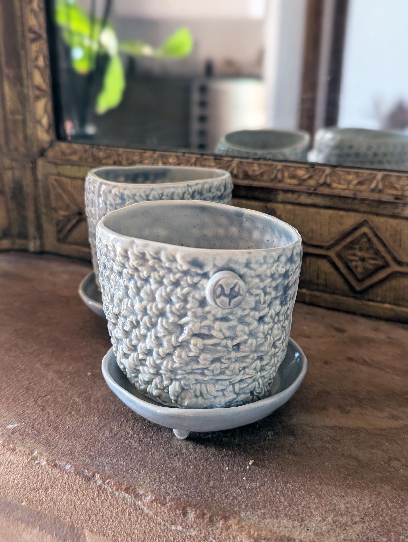 Blumentopf Übertopf Mit Strickmuster – Grau, Ø Ca. 30 Cm (oben), Höhe 26,5 Cm – Aus Stabilem PP-Kunststoff, Wasserdicht, Dekorativ