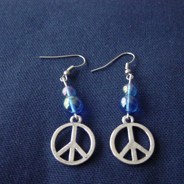 Boucles d'oreilles Peace and Love bleu irisé