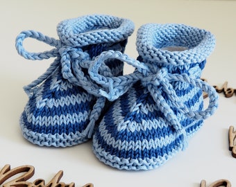 handgestrickte Babyschuhe, aus Baumwolle, 3-6 Monate, blau gestreift