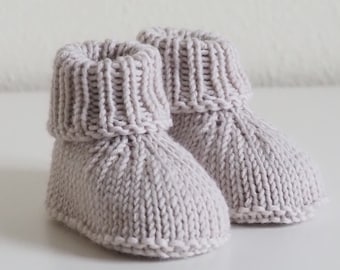 Handgestrickte Babyschuhe aus Wolle | Zart Beige | 0-3 Monate | Weich & Warm | Geschenk zur Geburt oder Babyshower