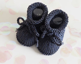 Dark grey glittery baby shoes, 0-3 months, hand-knitted, made of cotton with glitter thread