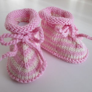 rosa gestreifte Babyschuhe 3-6 Monate gestrickt aus Wolle Bild 1