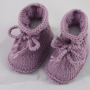 rosé Babyschuhe 3-6 Monate gestrickt mit Kordel Bild 2