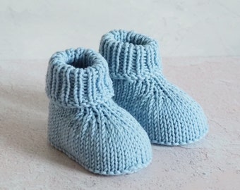 hellblaue Babyschuhe, 0-3 Monate, handgestrickt, aus reiner Wolle