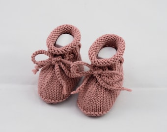 knitted baby shoes 0-3 months in dark pink