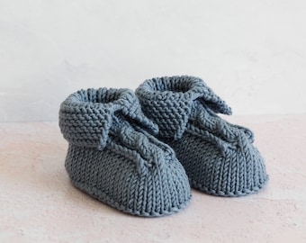 Grey cable-knit baby shoes | Size 3-6 months | Hand-knitted shoes made from 100% wool | Gender-neutral baby gift