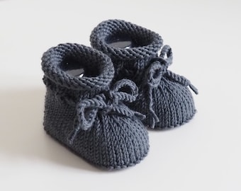 Hand-knitted dark grey baby booties | 0-3 months | Soft wool with rolled edge & drawstring | Baby shower gift | Washable | Made of pure wool