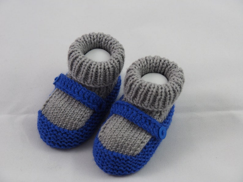 blau graue Babyschuhe 3-6 Monate aus hochwertiger Wolle gestrickt Bild 3