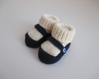 Hand-knitted dark blue baby booties with straps | Size 3-6 months | Soft knitted wool booties with button closure