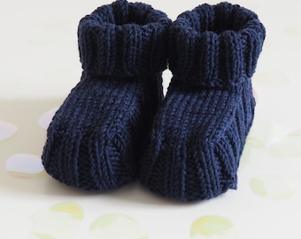 chaussures de bébé bleu foncé, taille 0-3 mois, chaussons, tricotés à la main, en pure laine