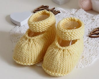Hand-knitted baby booties with straps in soft yellow | 0-3 months | made of soft wool | Gift for a birth or baby shower