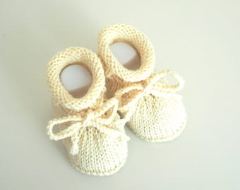 Knitted cream-colored baby shoes made of wool, 0-3 months – with rolled edge & drawstring, christening shoes, gift idea for newborn girls and boys