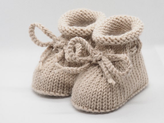 beige Babyschuhe, 0-3 Monate, mit Rollrand und Kordel, von Hand gestrickt, aus reiner Wolle, waschbar