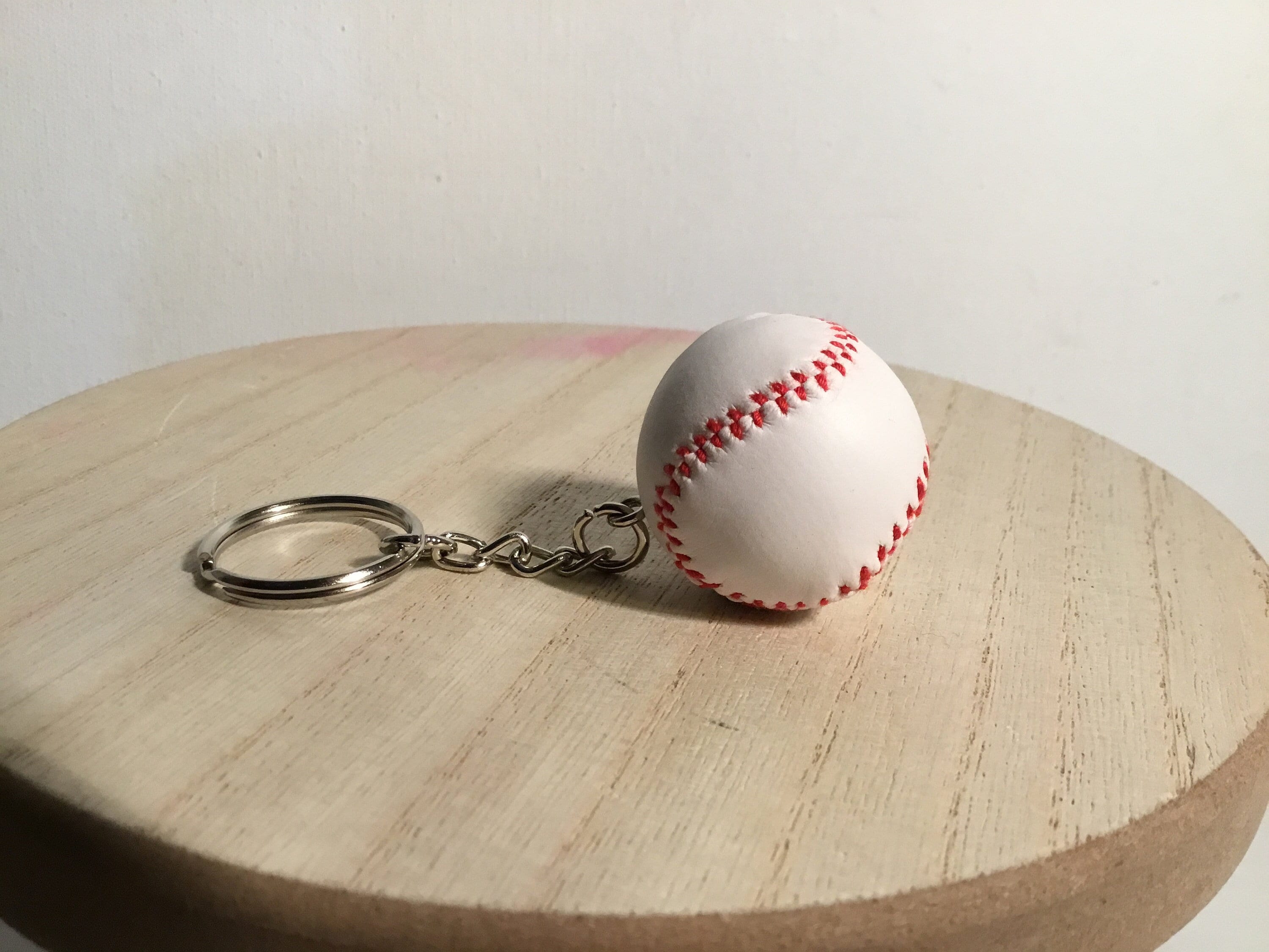 Porte-clés Personnalisé "Chic Jusqu'au Premier Lancer" - Cadeau Pour Maman De Joueur De Baseball/softball - JKCE Designs