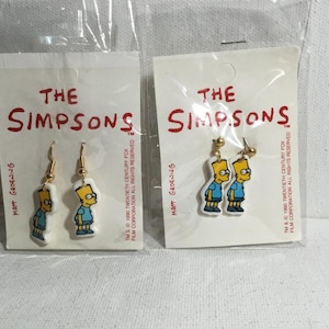 Orecchini vintage di Bart Simpson. NUOVI e SIGILLATI, orecchini rari del 1990 con il personaggio animato di Bart Simpson. Orecchini pendenti e a perno.