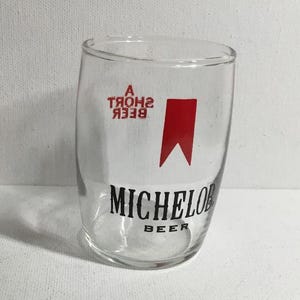 Vaso de catador Michelob vintage, "Una cerveza corta". Logotipo de la cinta roja de la cerveza Michelob. Michelob American Light Lager, Anheuser-Busch.