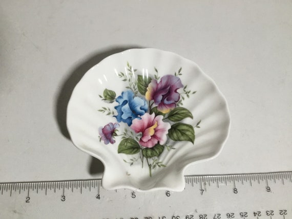 Vintage Royal Stafford Pansies in Shell Shaped Bo… - image 3