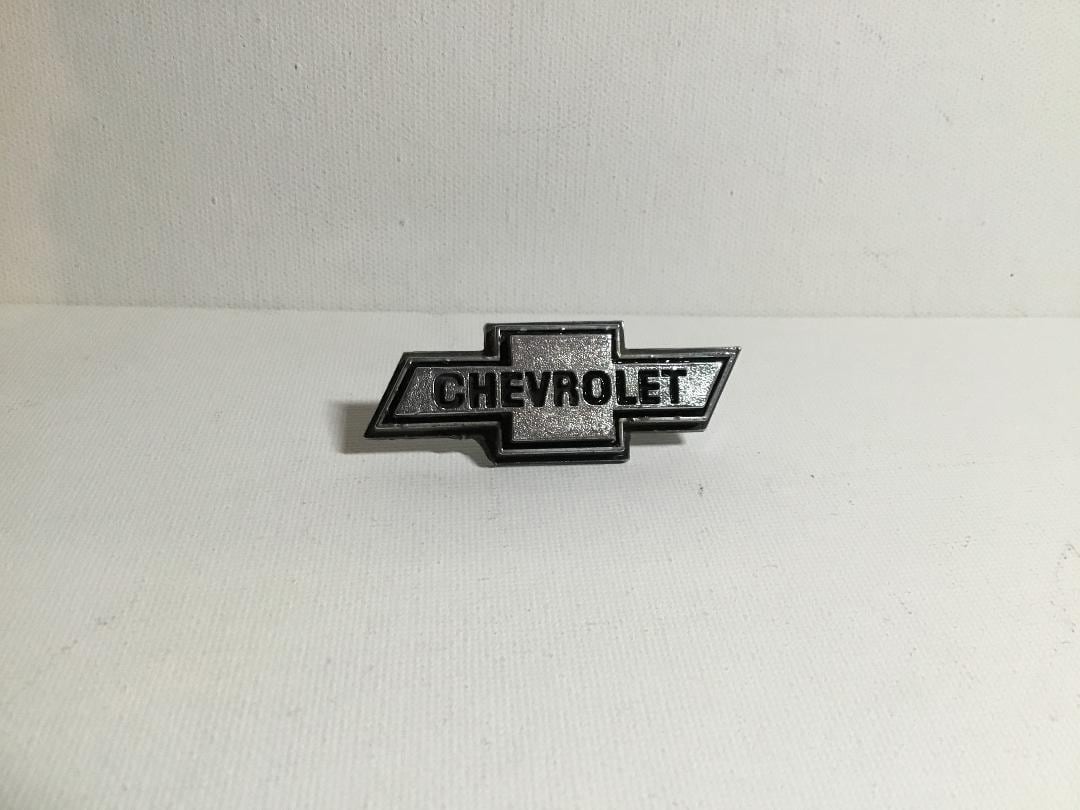 処分価格 昭和レトロ 実用車 パーツ 大量まとめ売り ナショナル チェーンカバー Vintage Chevrolet 1973-1974 Nova SS Hood Trunk Badge Emblem