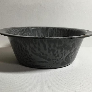 Ciotola in metallo smaltata granito grigio vintage da 6&quot;. Padella in metallo granito anni &#39;50, ciotola in metallo giocattolo per bambini. Ciotola in smalto grigio maculato, RARA DA TROVARE