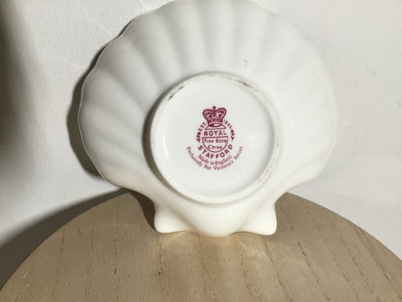 Vintage Royal Stafford Pansies in Shell Shaped Bo… - image 4