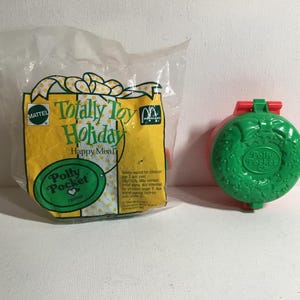 Vintage Polly Pocket Christmas Wreath McDonalds Happy Meal Toy. 1993 Bluebird Toys, Happy Meal Polly Pocket Holiday Christmas Wreath