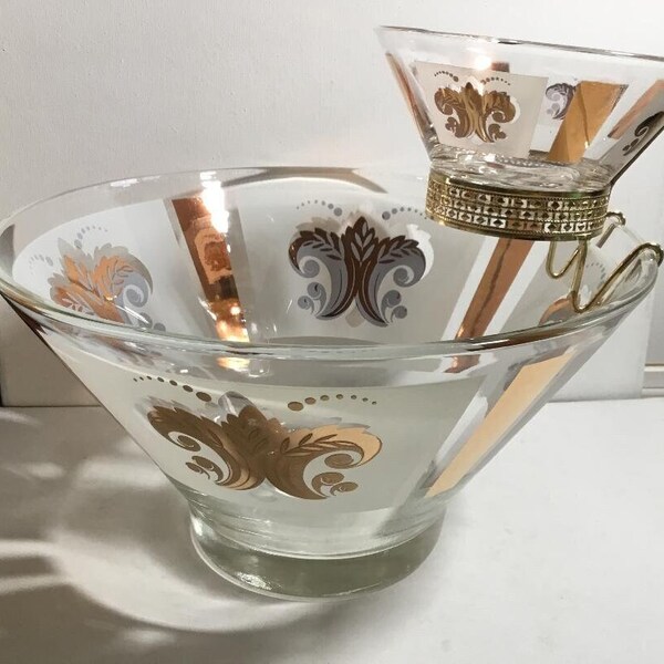 Vintage Anchor Hocking Fleur De Lis Pattern Chip & Dip 3 piece Set.  Mid Century Gold Fleur De Lis Chip and Dip bowl. Mardi Gras Theme Party