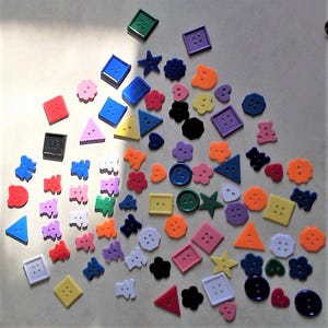 Über 80 verschiedene Neuheit Knöpfe - Bären, geometrische Formen, Sterne, Blumen