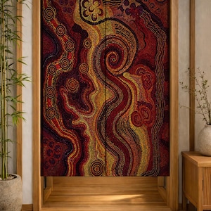 Peut inclure: Un rideau de porte rectangulaire en tissu présentant un motif d'art pointilliste vibrant dans des tons de rouge profond, d'orange et de jaune. Le design se compose de lignes tourbillonnantes, de cercles concentriques et de motifs floraux.