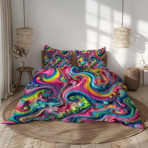 Op de afbeelding: Een kleurrijk dekbedovertrek met een wervelend abstract patroon in tinten roze, blauw, geel en groen. Het dekbedovertrek is gemaakt van zachte, comfortabele stof en is perfect om elke slaapkamer een vleugje whimsy te geven.