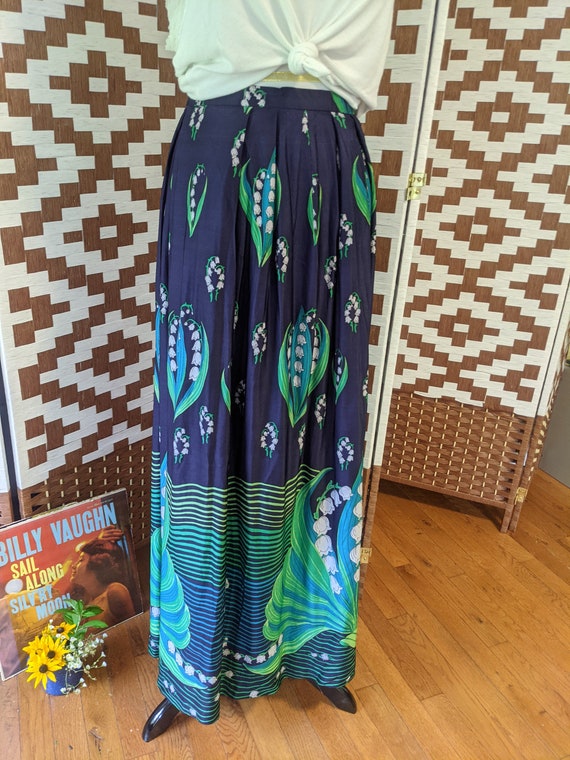 Blue vintage patterned maxi skirt - image 4