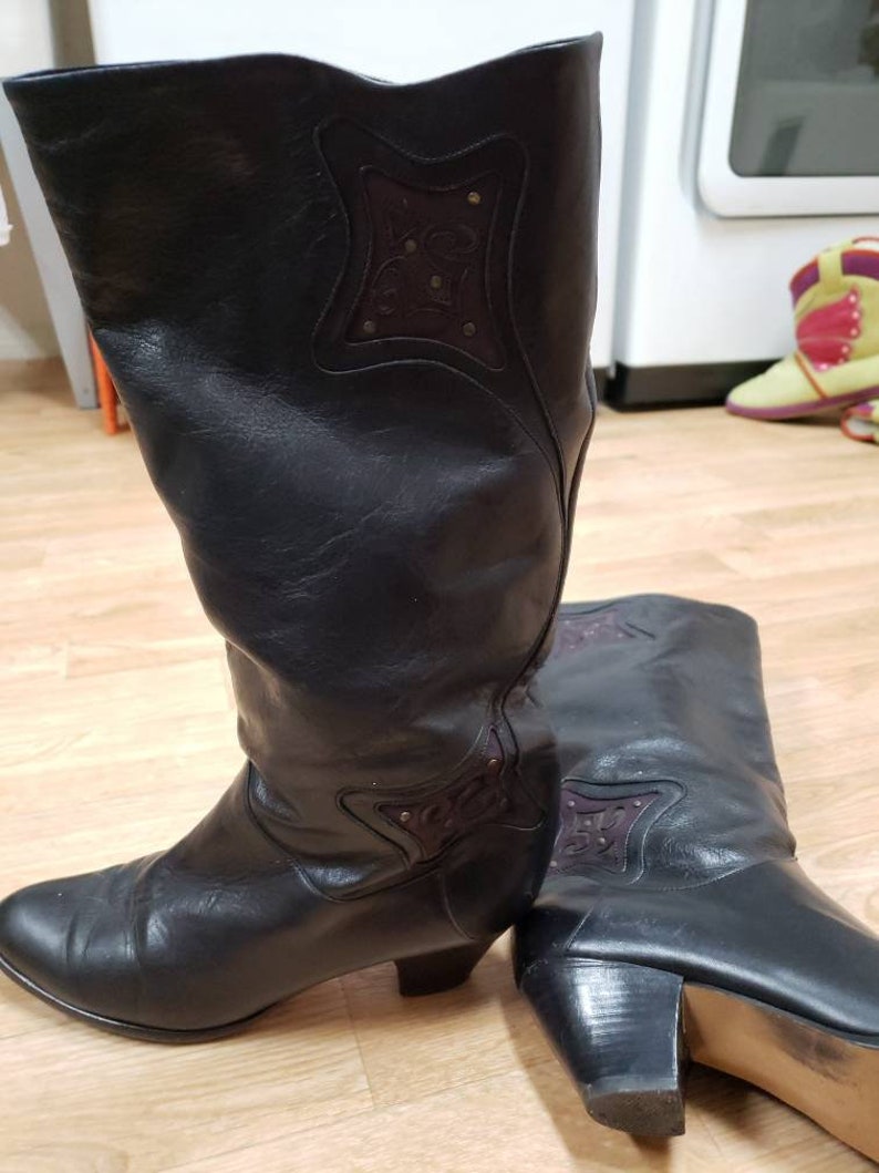 Black with purple detail leather boot 7.5