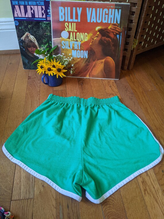 Green gym shorts - image 3