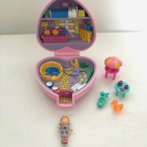 1993 Vintage Polly Pocket Kozy Kitties Compact Bluebird Toy Set Pink with Furnitures and one Doll