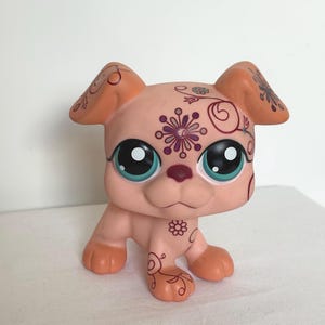 Figura de perro rosa de 5&quot; de LPS Littlest Pet Shop, juguete Hasbro parcialmente coloreado, figura de perro rosa, hallazgo poco común.