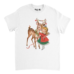 Camiseta vintage navideña con niña y reno - Tarjeta navideña moderna de mediados de siglo - Envío gratis - 15 % de descuento en 2 o más artículos con el código SAVE15
