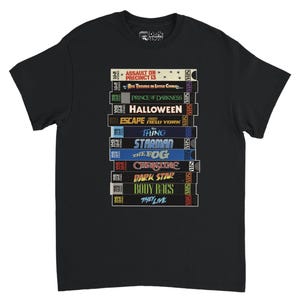 Camiseta de terror VHS apilada: Películas clásicas de culto (tallas unisex)