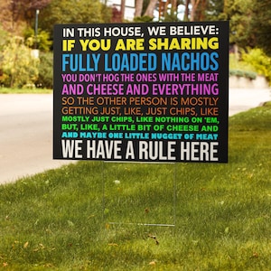 Nachos a la carta para compartir. Letrero de jardín "Creo que deberías irte". Envío gratis. 15 % de descuento en 2 o más camisetas con el código SAVE15.
