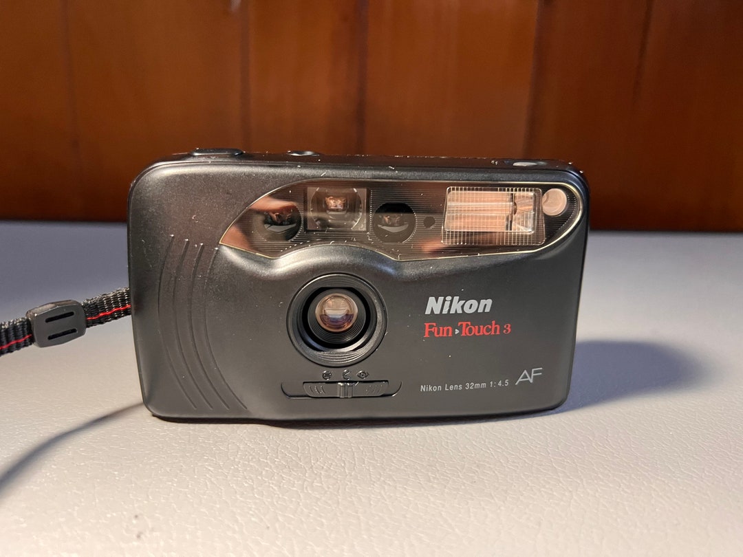Nikon Fun Touch 3 Point & Shoot 35mm Film Camera 32mm Lens 14.5 AF W