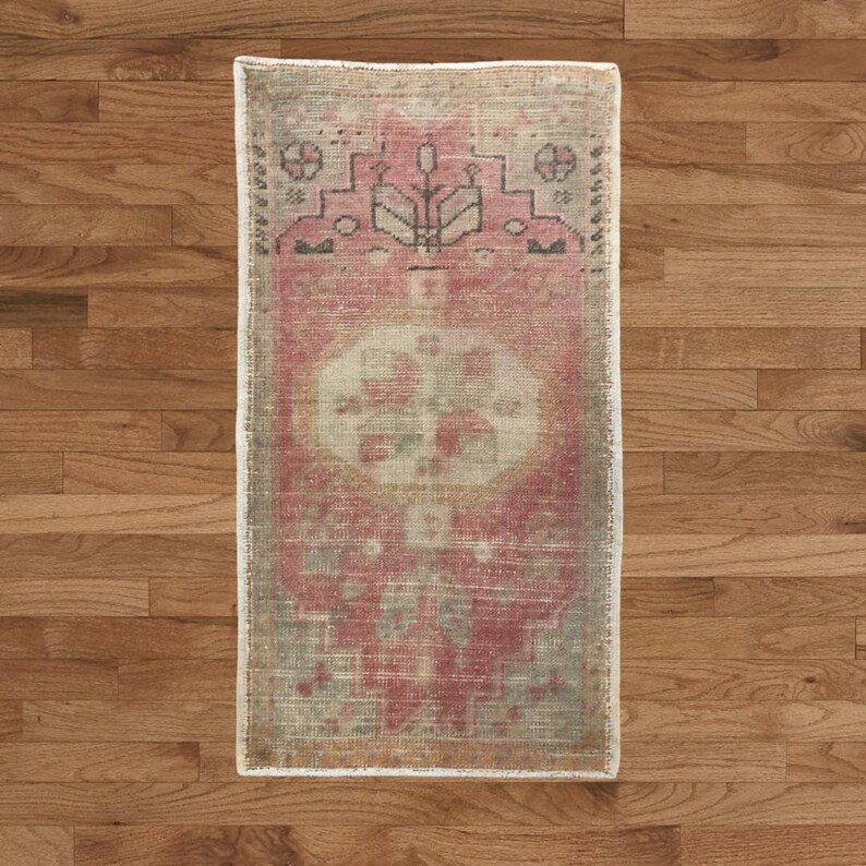 1/'9 x 3/'2 ft Vintage Mini Turkish Rug
