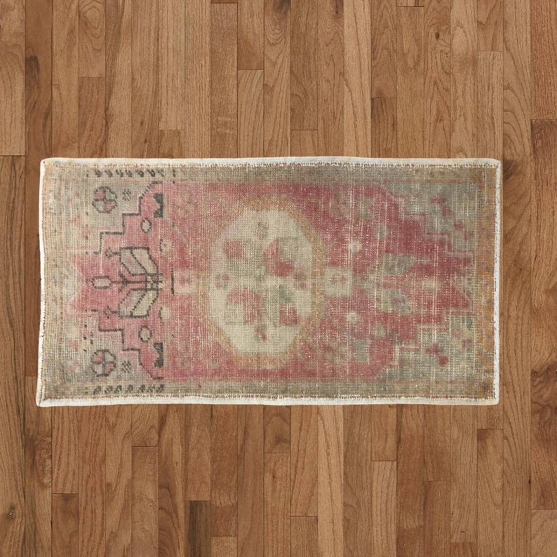 1/'9 x 3/'2 ft Vintage Mini Turkish Rug