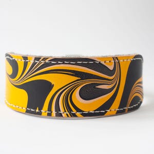 Joli collier pour chien en cuir jaune | Collier lévrier pour lévriers italiens et whippet | Designer britannique moderne | Fait main personnalisé - Bourdon