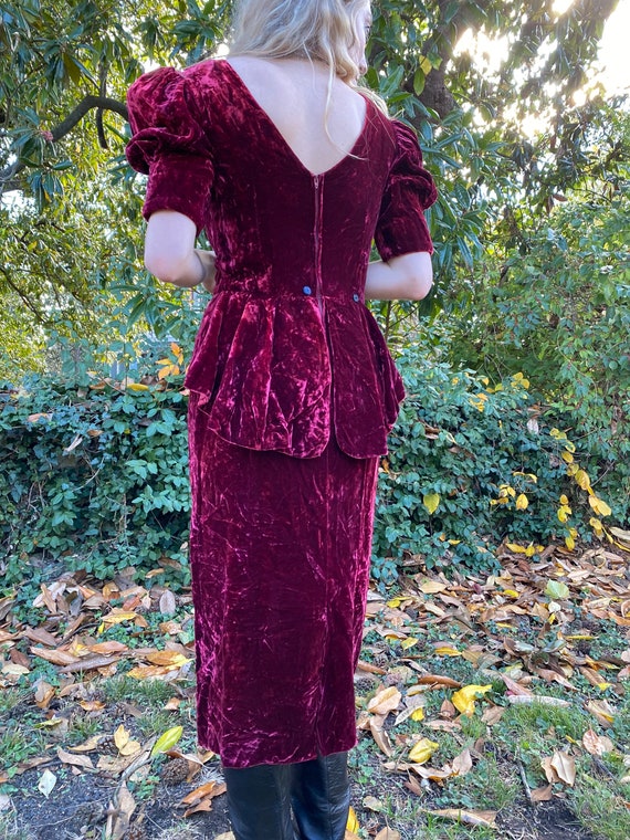 1980s does 1940s Merlot Crushed Velvet Peplum Dre… - image 6