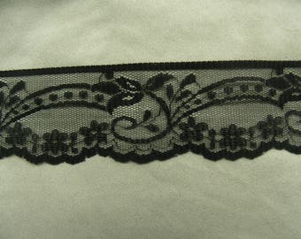 Black Calais lace, embroidered on tulle, 4 cm, Of French manufacture