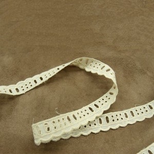 BRODERIE ANGLAISE VINTAGE écru,1.5 cm